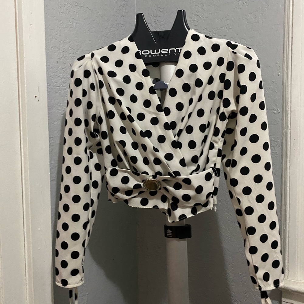 Jacquemus-style polka dot crop big sleeve top